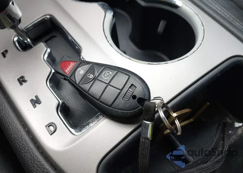 2013 Jeep Grand Cherokee Laredo из США, поврежденный, VIN 1C4RJFAG4DC537302